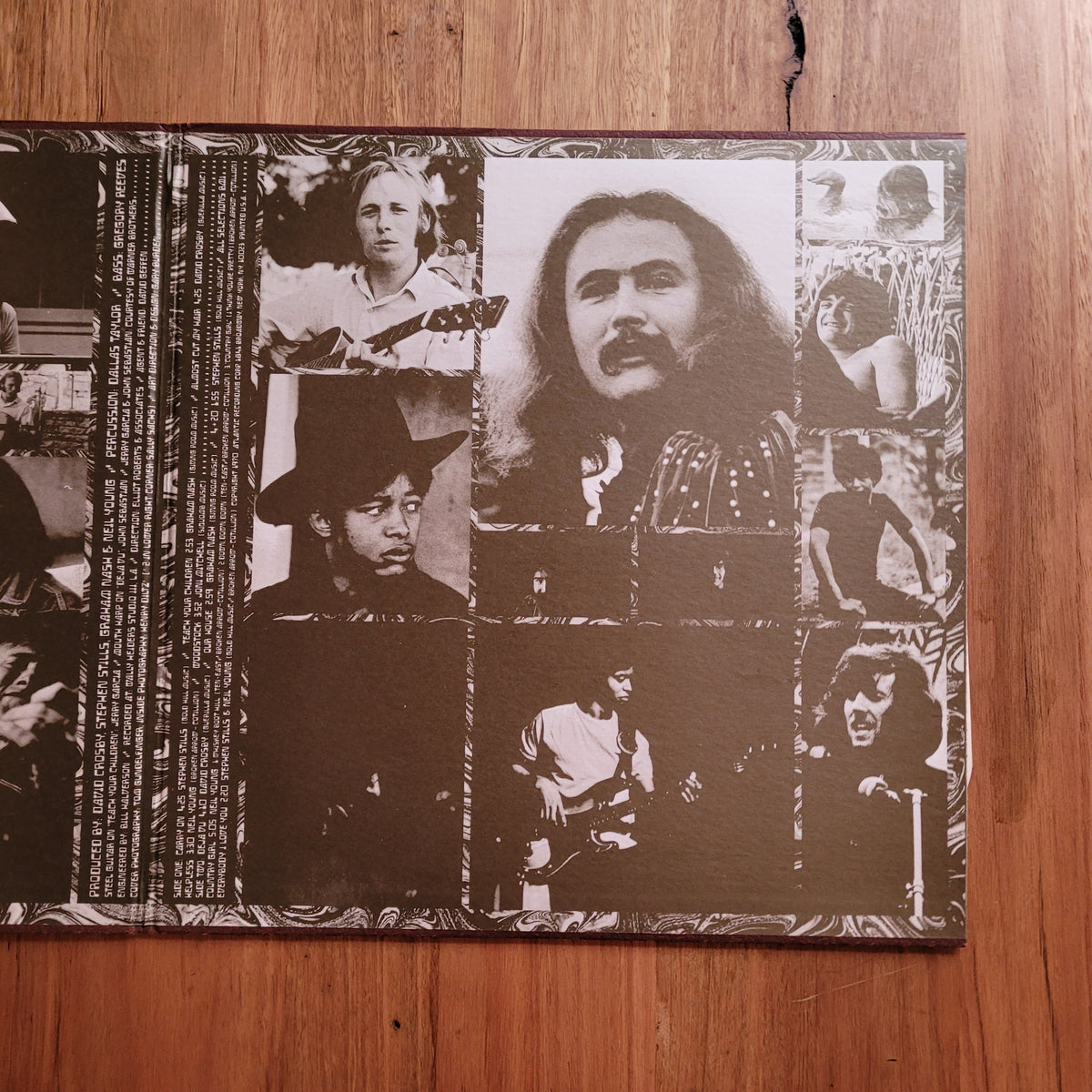 CROSBY STILLS NASH & YOUNG DEJA VU INSIDE